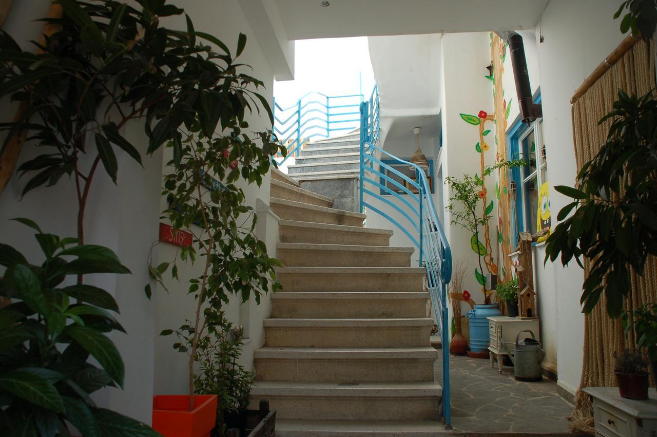 The House Hostel Атина Екстериор снимка