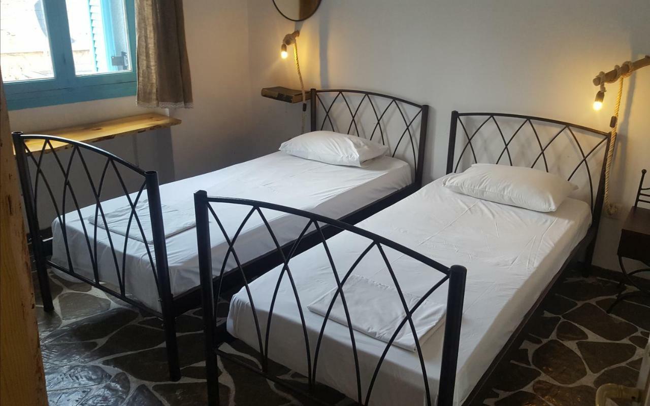 The House Hostel Атина Екстериор снимка